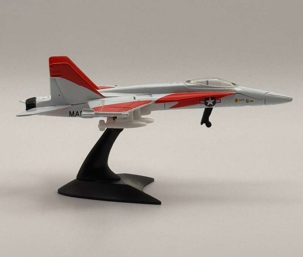 Maisto F/A-18C Hornet Diecast Military Aircraft Model Jet w/ Display Stand 1:100